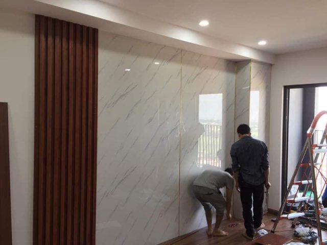 Thi công ốp tường PVC vân đá – Giải pháp hoàn thiện nội thất hiện đại